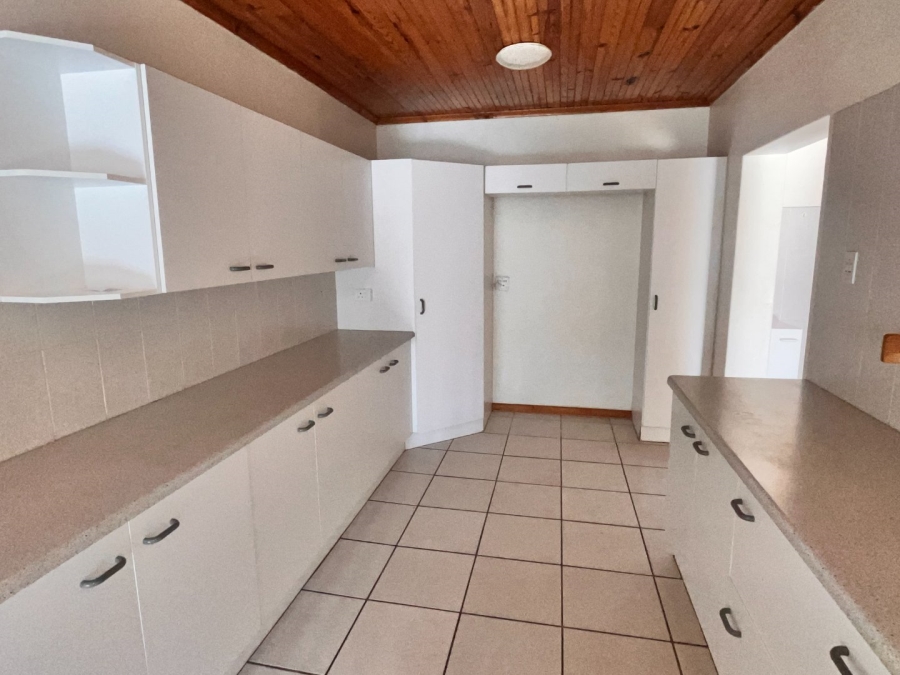 3 Bedroom Property for Sale in Wavecrest Eastern Cape